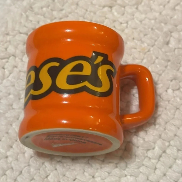 8pc Reese’s Peanut Butter & Chocolate Hershey’s Candy Bundle Collectibles/Cups - Picture 7 of 16